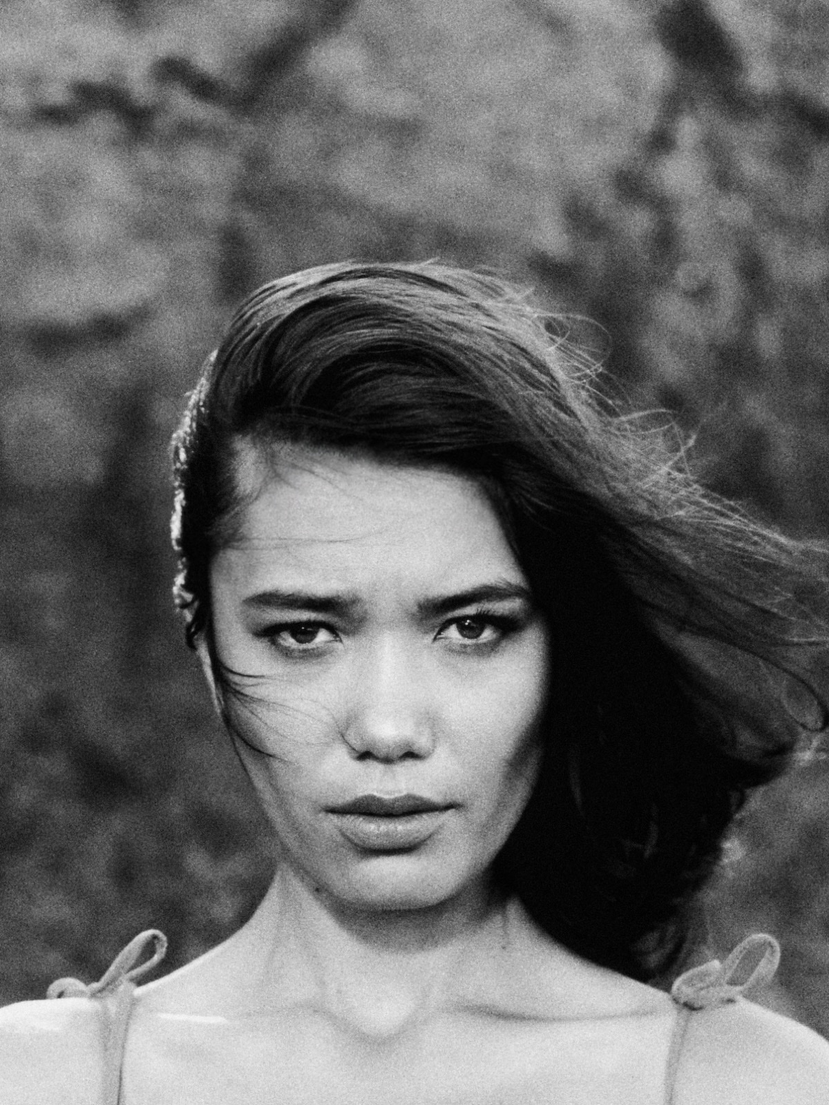 Mereana Tupangaia, windswept portrait in black and white, Brisbane, November 2018 (Eli Samuel photography)